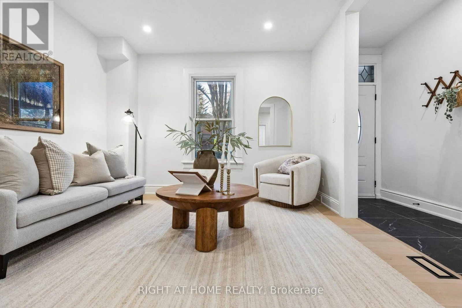18 POWELL STREET W