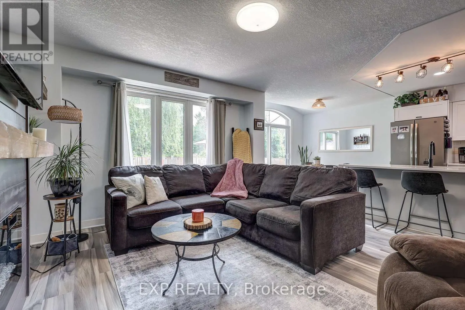 15 SCHREYER DRIVE