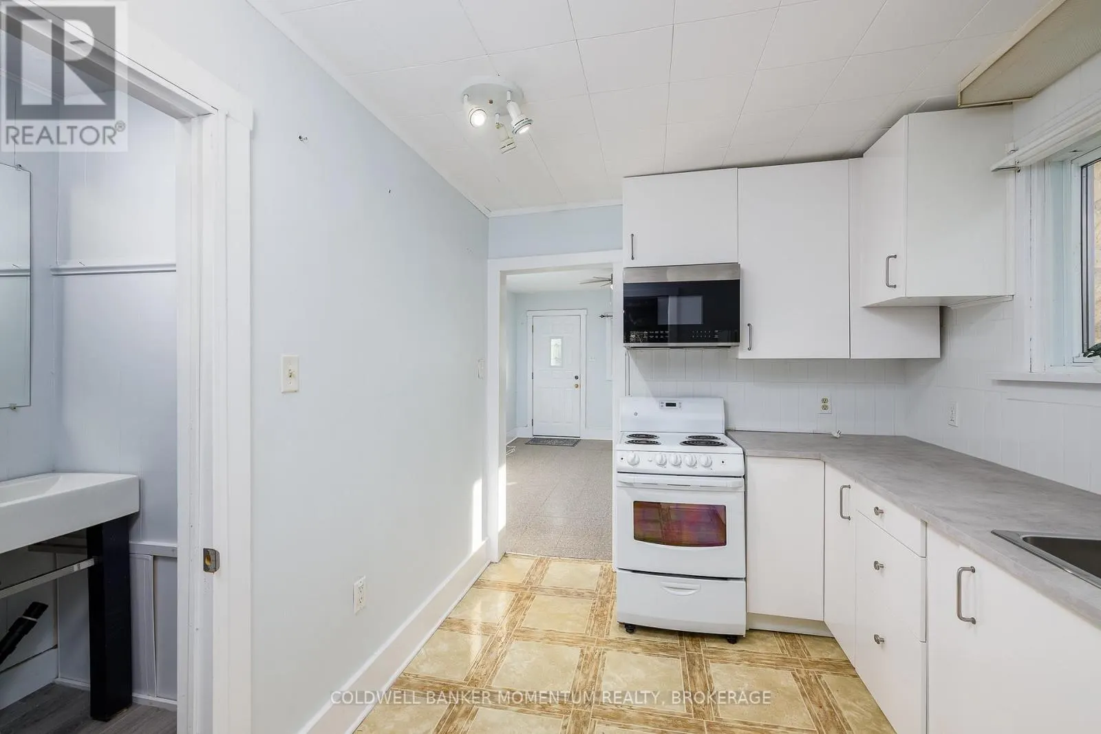15 WALLACE AVENUE S