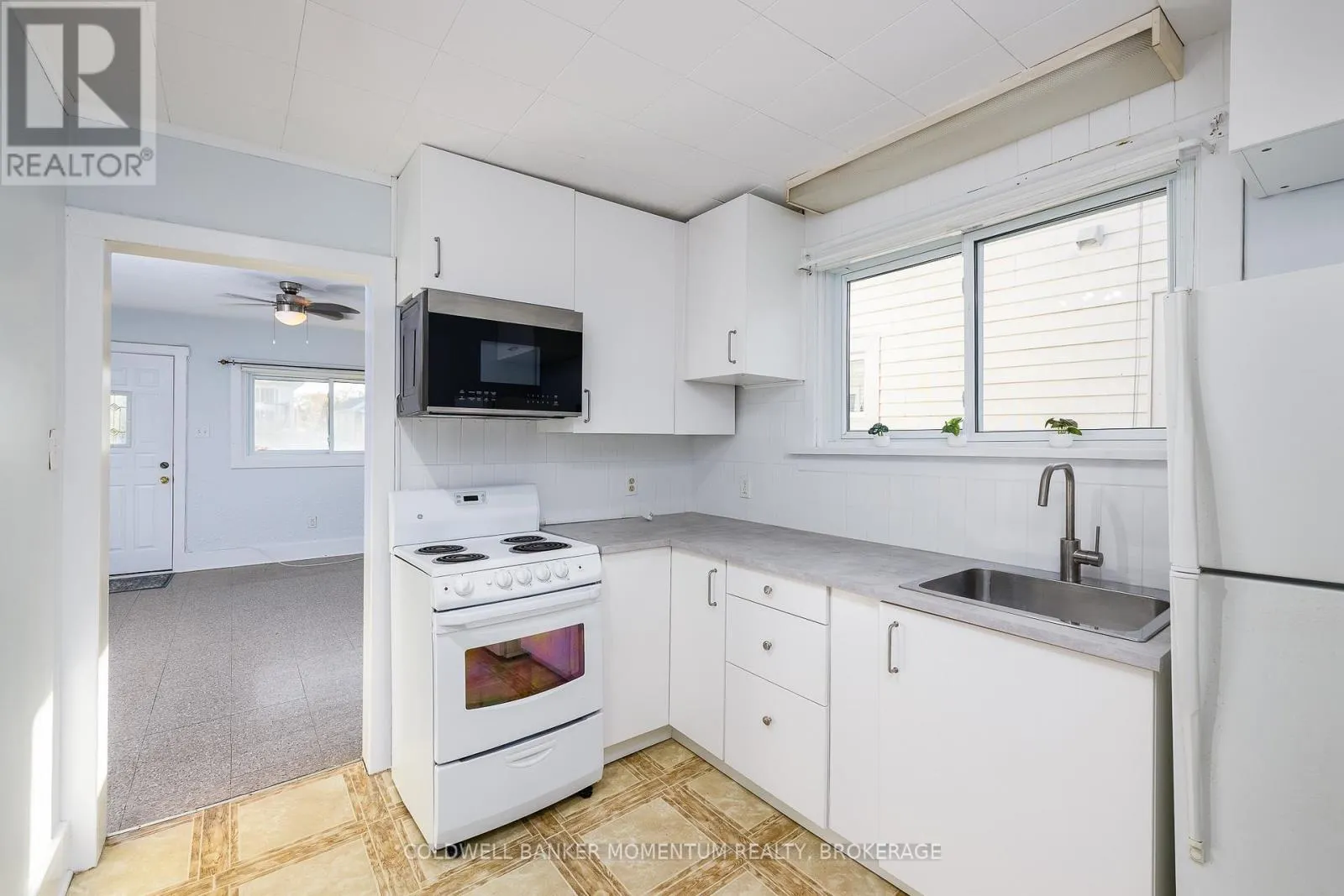 15 WALLACE AVENUE S
