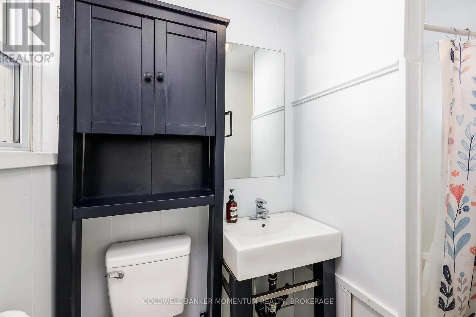 15 WALLACE AVENUE S
