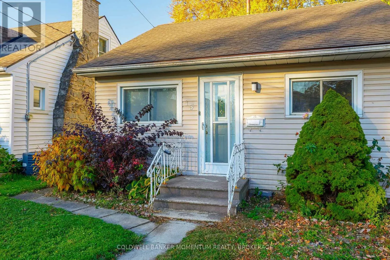 15 WALLACE AVENUE S