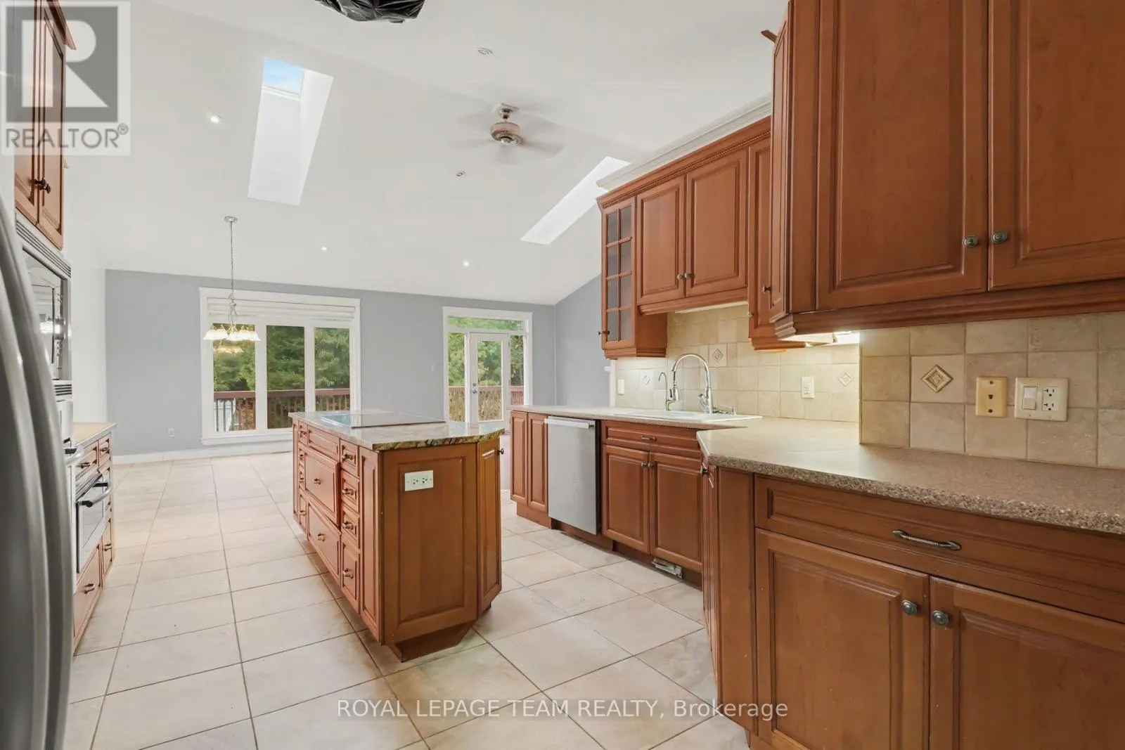 1601 WHITESIDE WAY