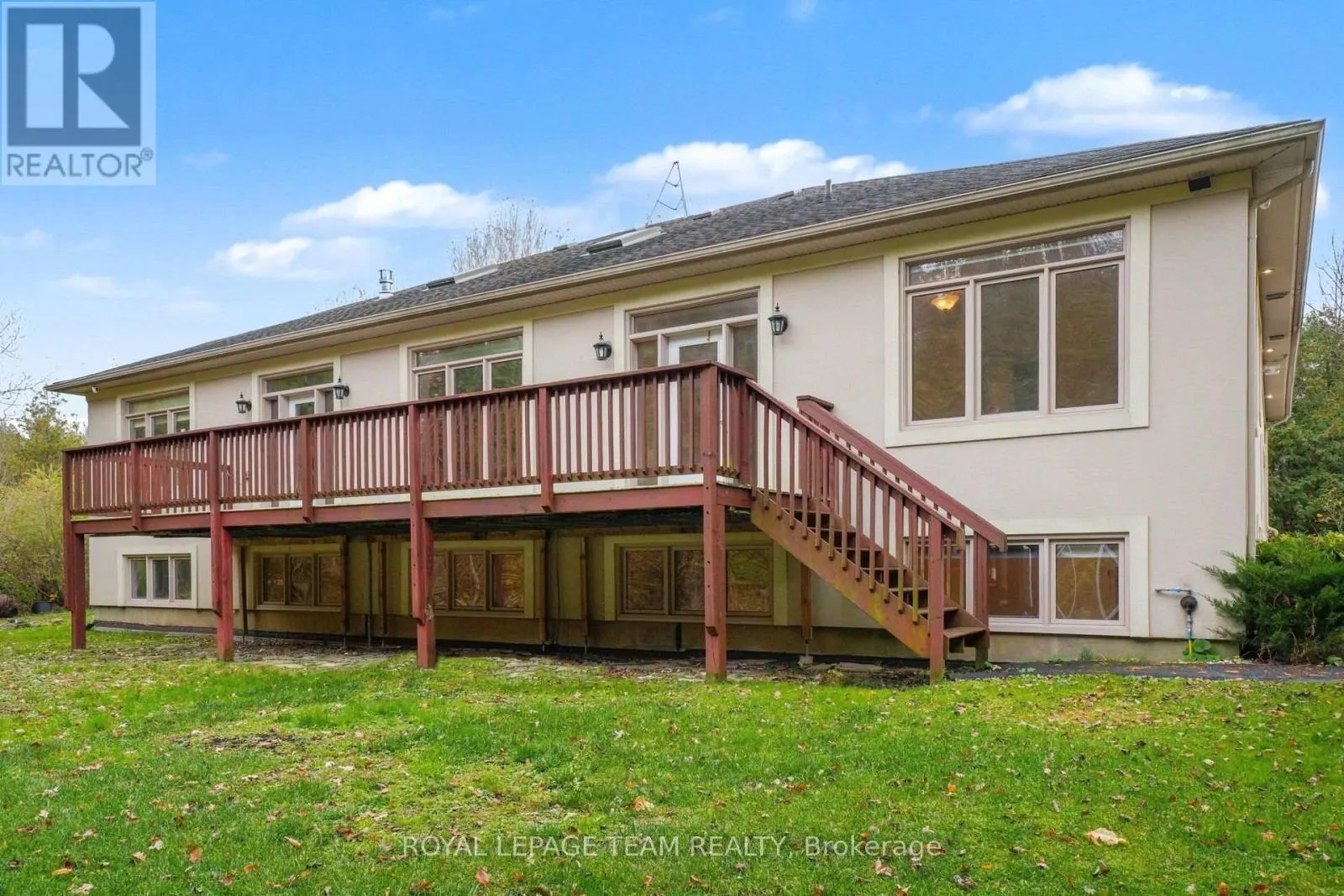 1601 WHITESIDE WAY