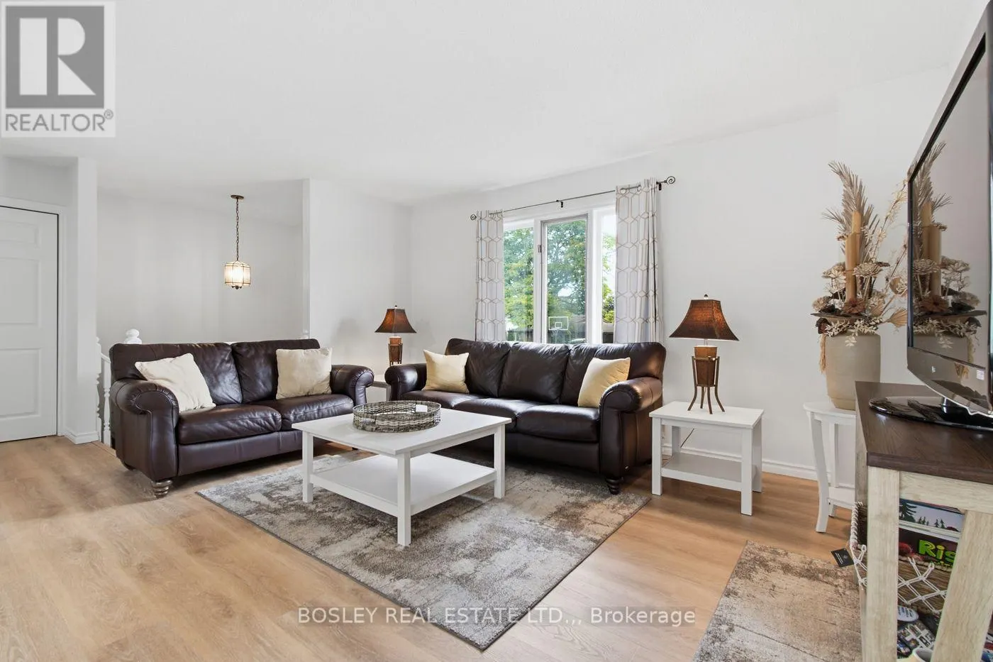 32 CRESTCOMBE ROAD