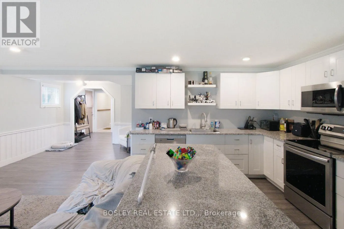 32 CRESTCOMBE ROAD