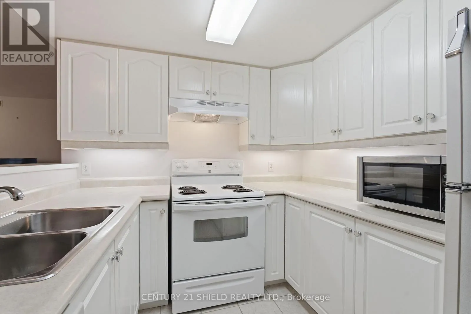 203 - 311 WATER STREET W
