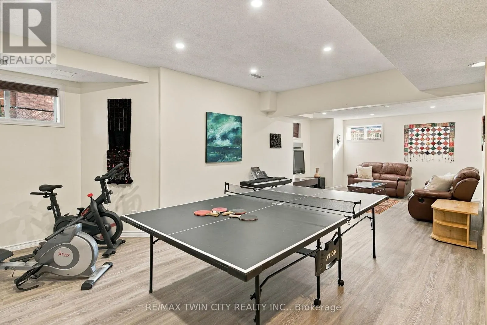 575 HEMINGWAY PLACE