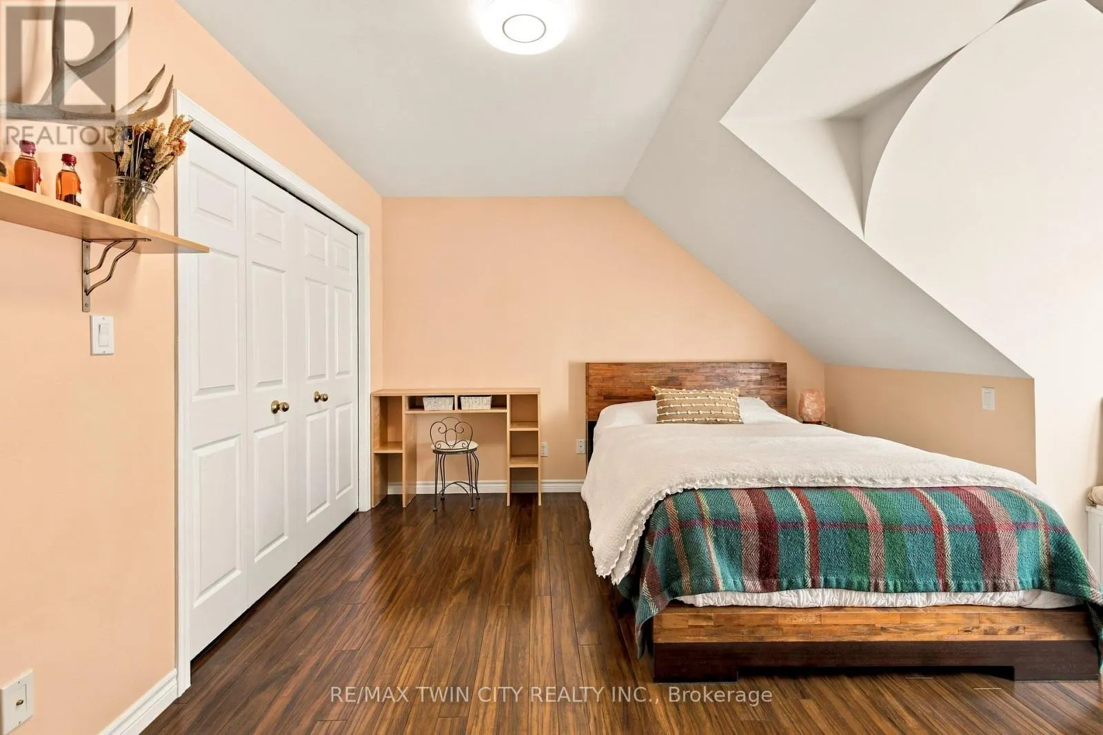 575 HEMINGWAY PLACE