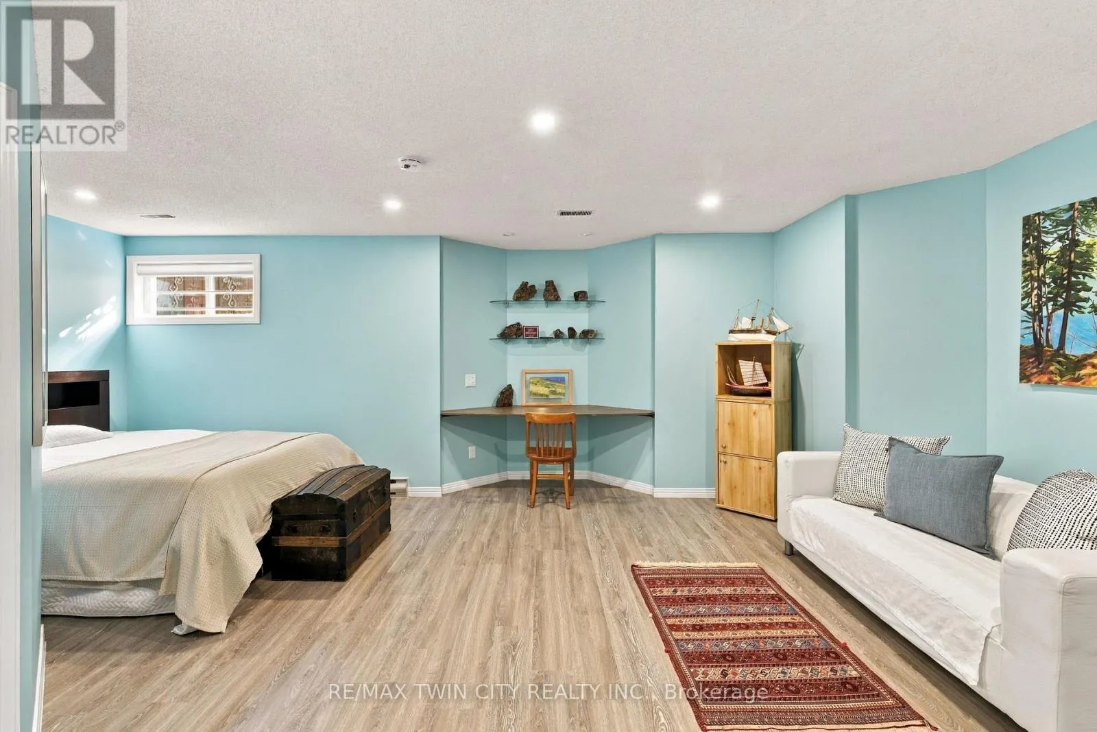 575 HEMINGWAY PLACE