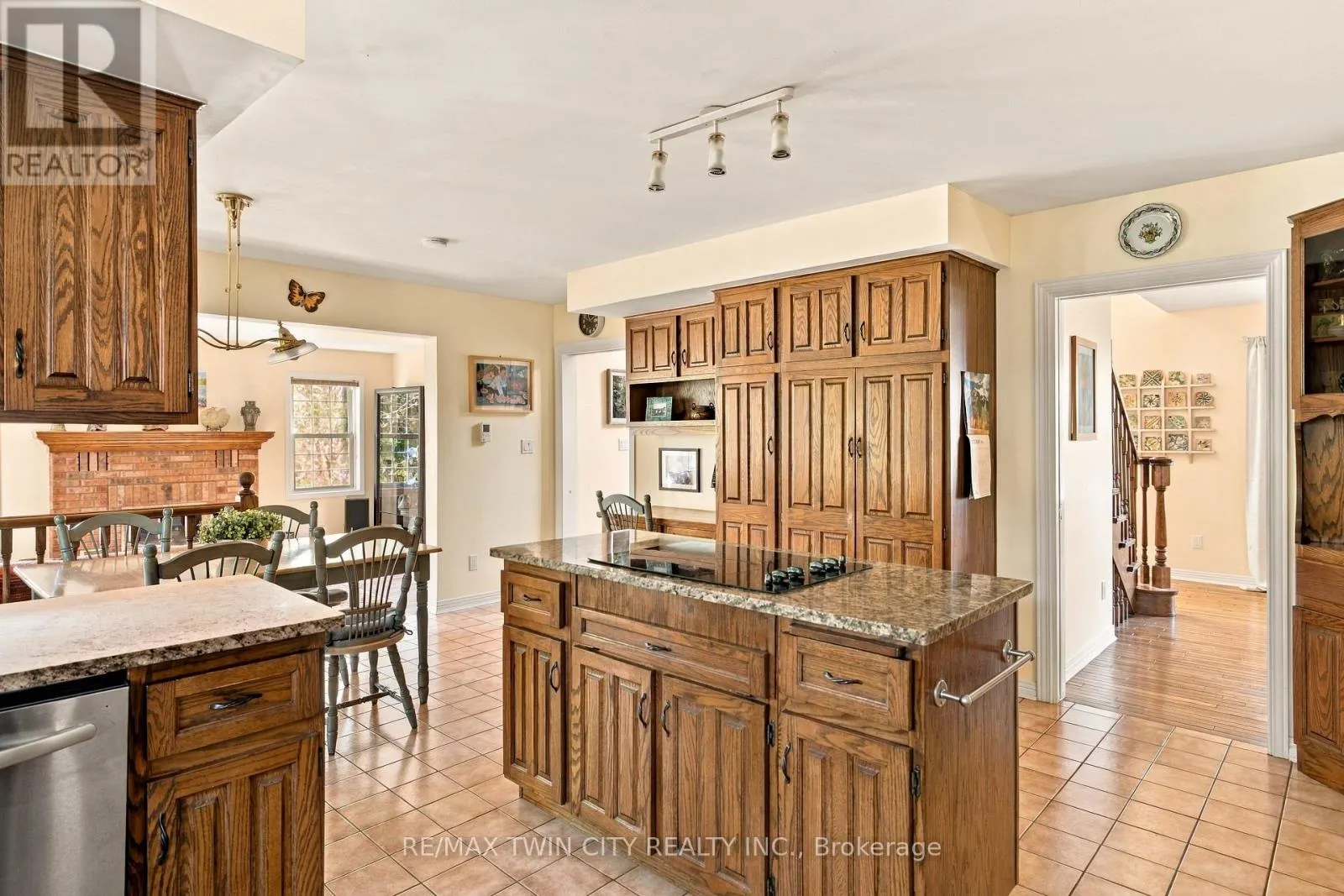 575 HEMINGWAY PLACE
