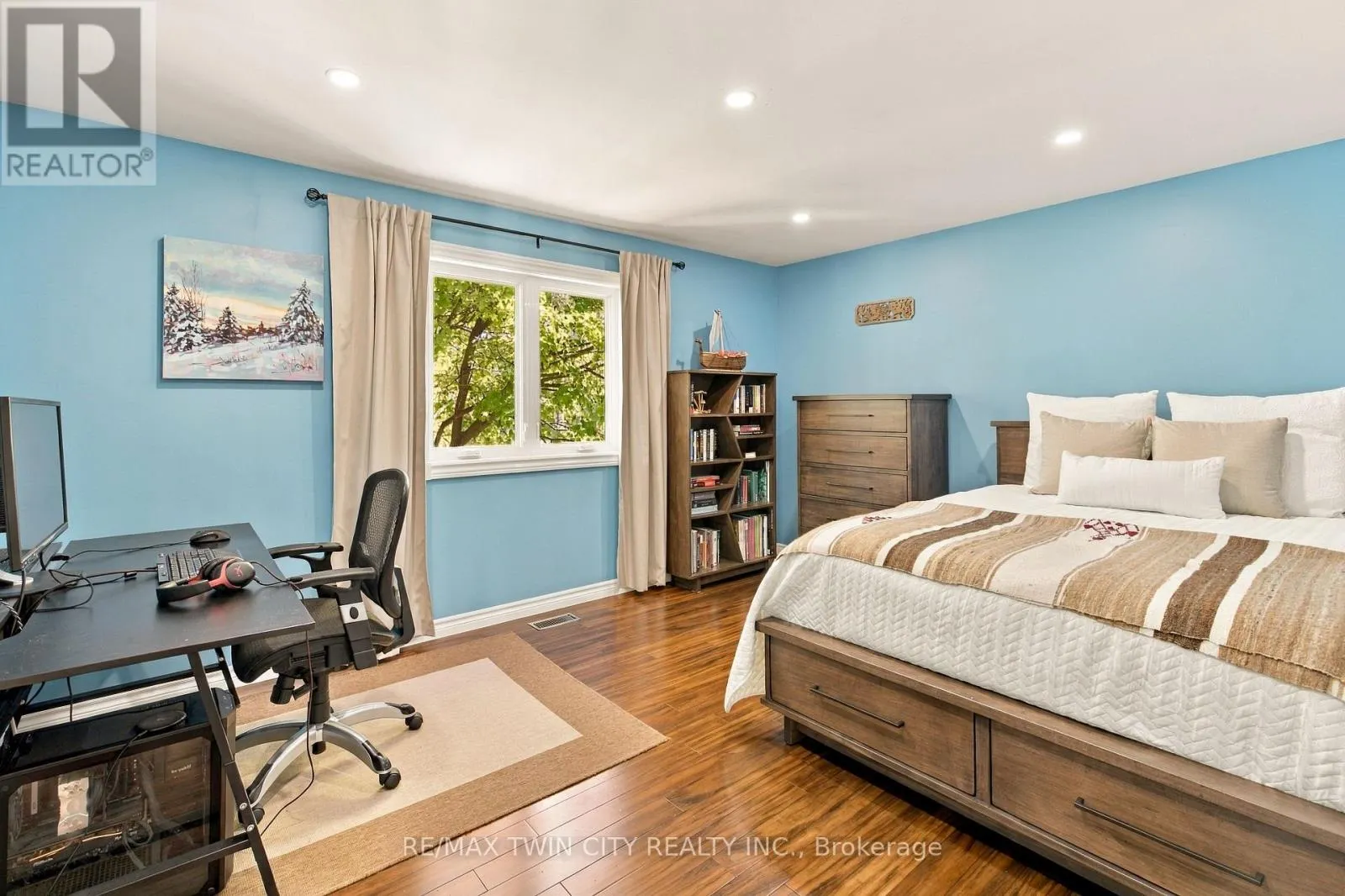 575 HEMINGWAY PLACE
