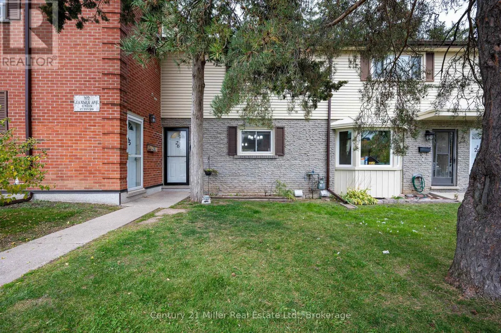 26 - 162 JANSEN AVENUE #26