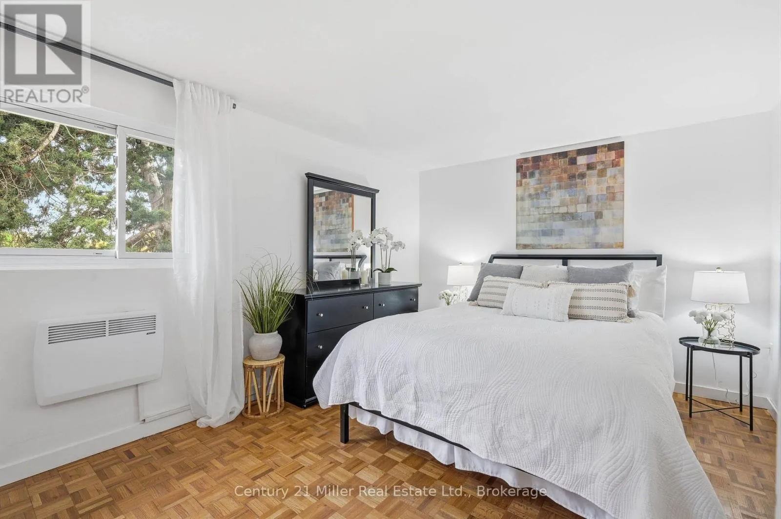 26 - 162 JANSEN AVENUE #26