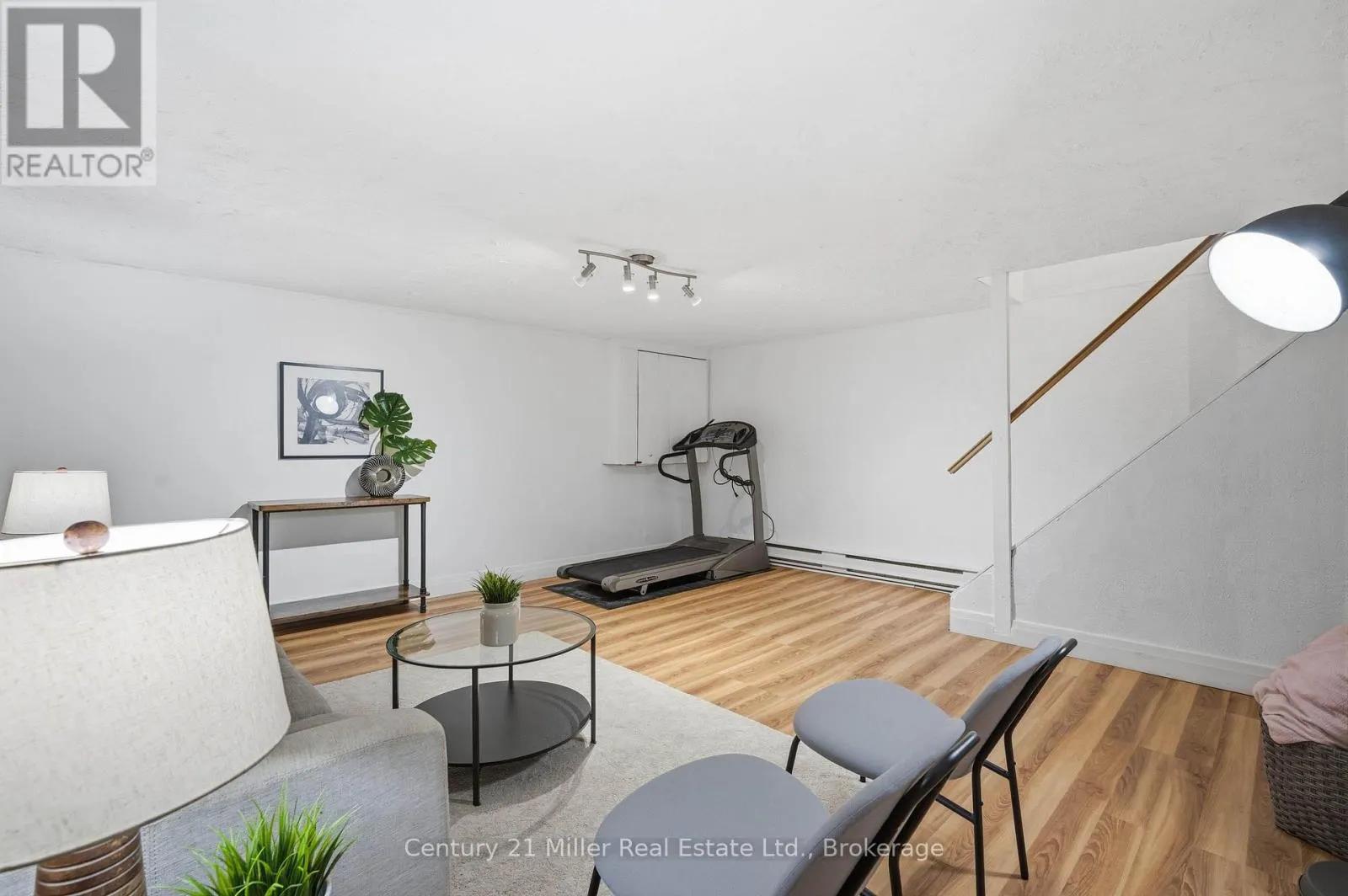 26 - 162 JANSEN AVENUE #26