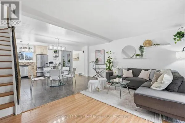 26 - 162 JANSEN AVENUE