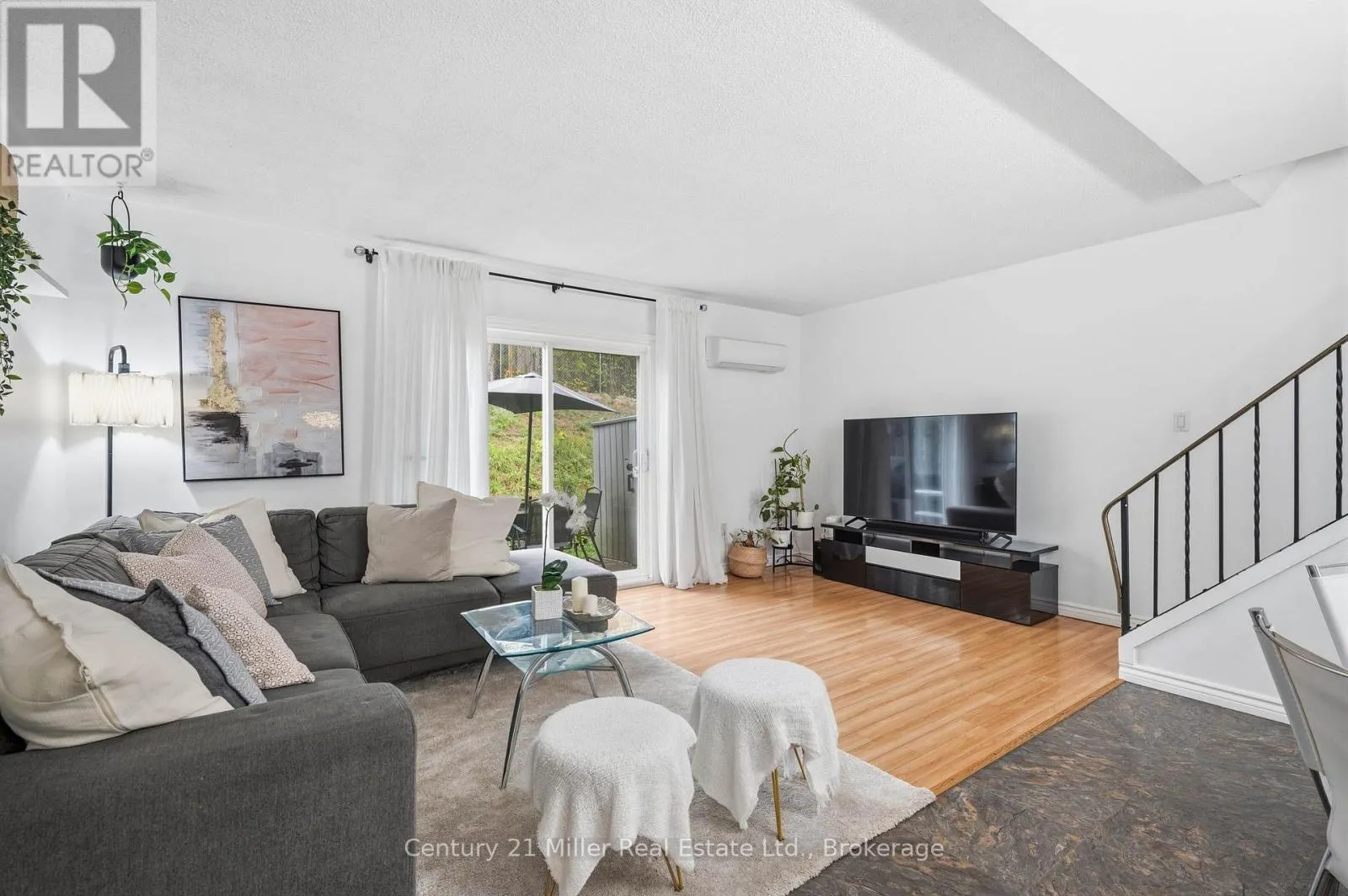 26 - 162 JANSEN AVENUE #26