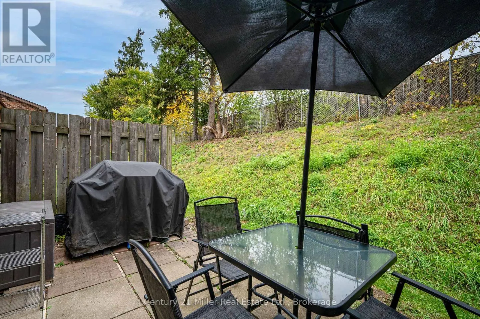 26 - 162 JANSEN AVENUE #26