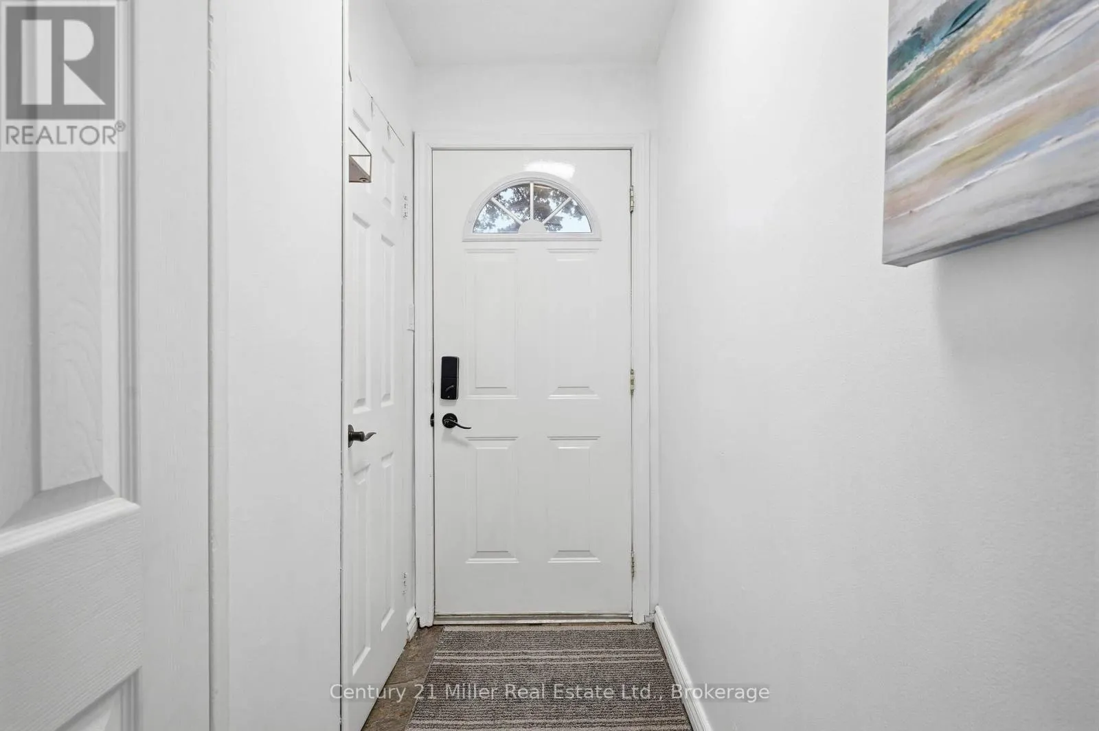 26 - 162 JANSEN AVENUE #26