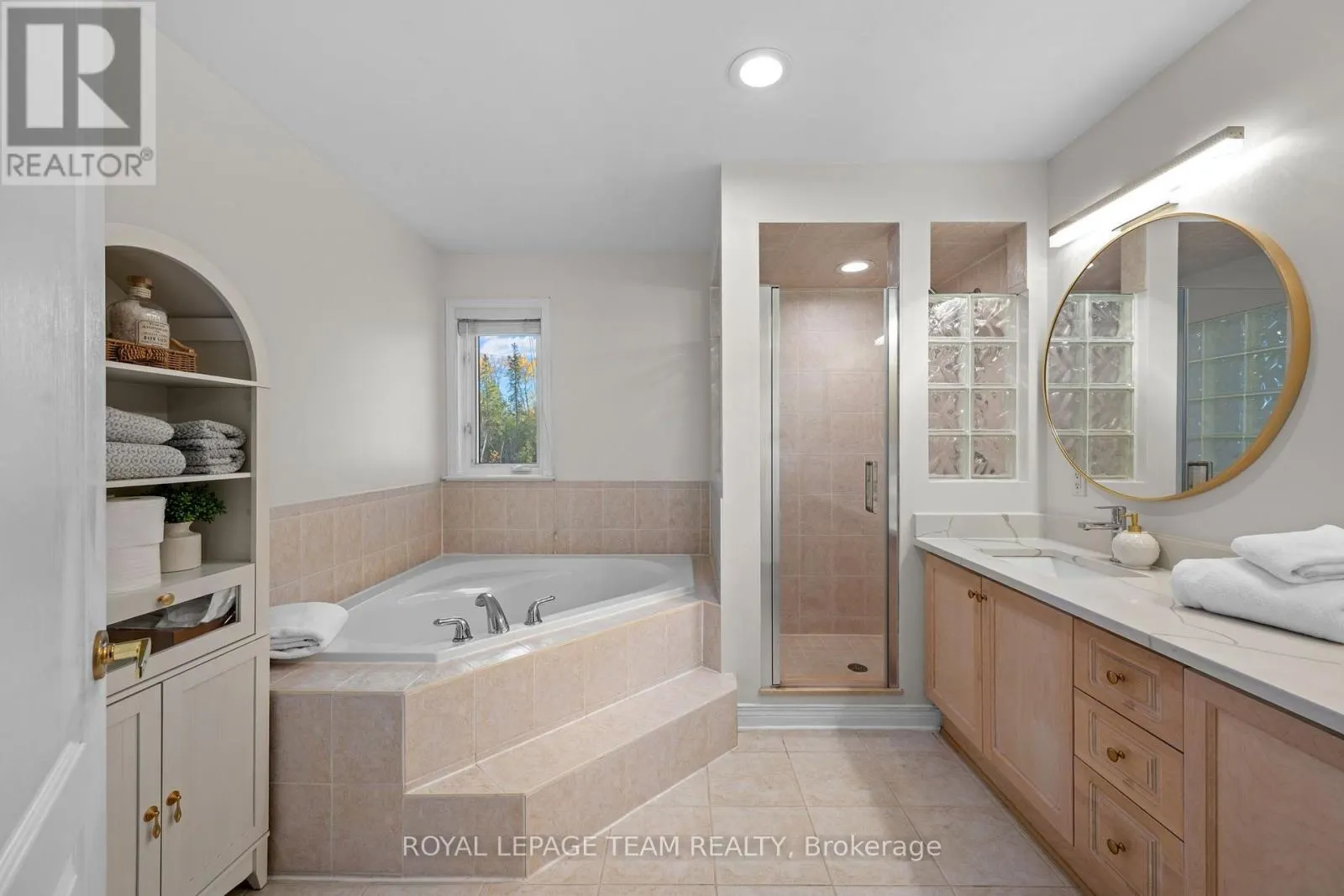 16 SIROCCO CRESCENT