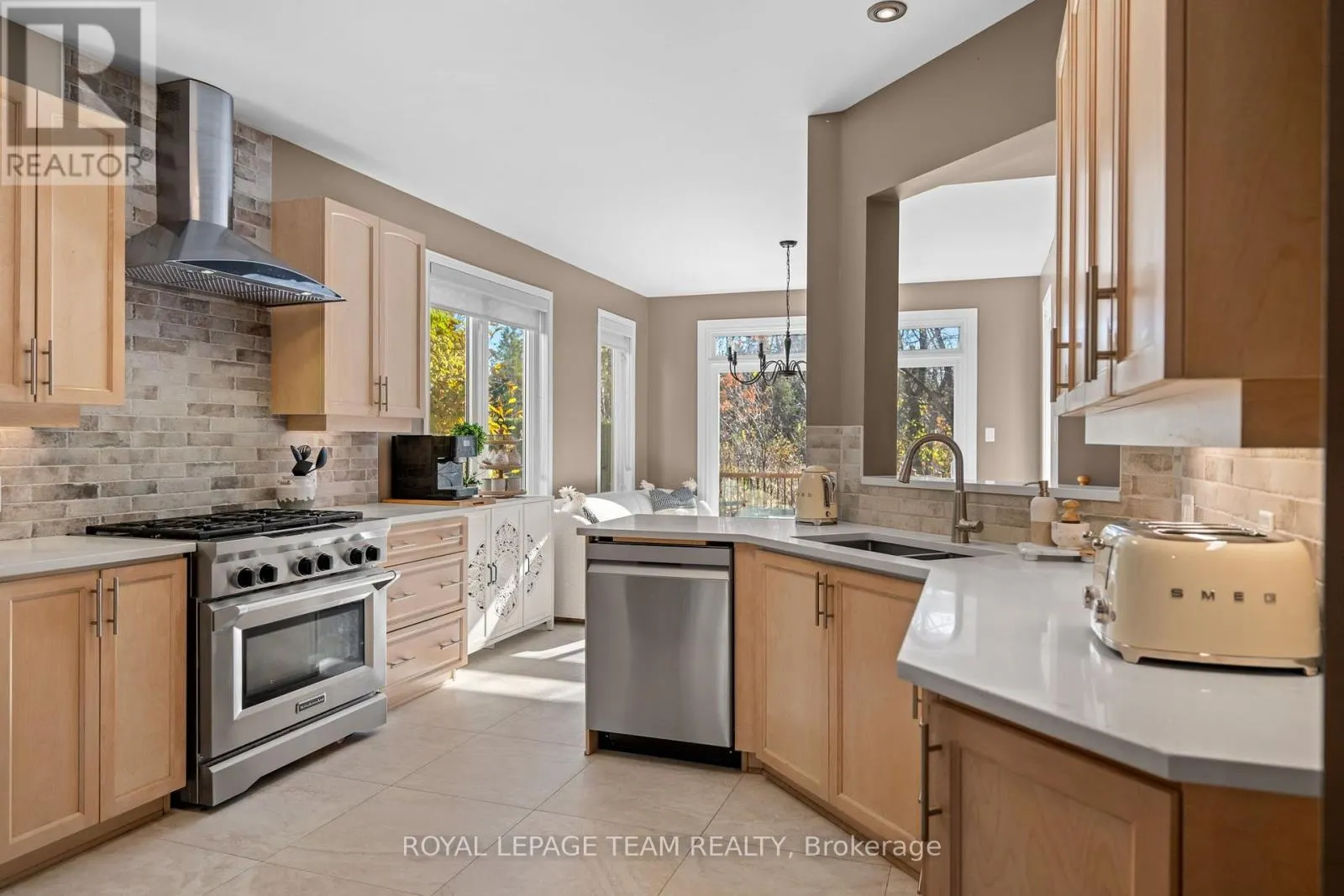 16 SIROCCO CRESCENT