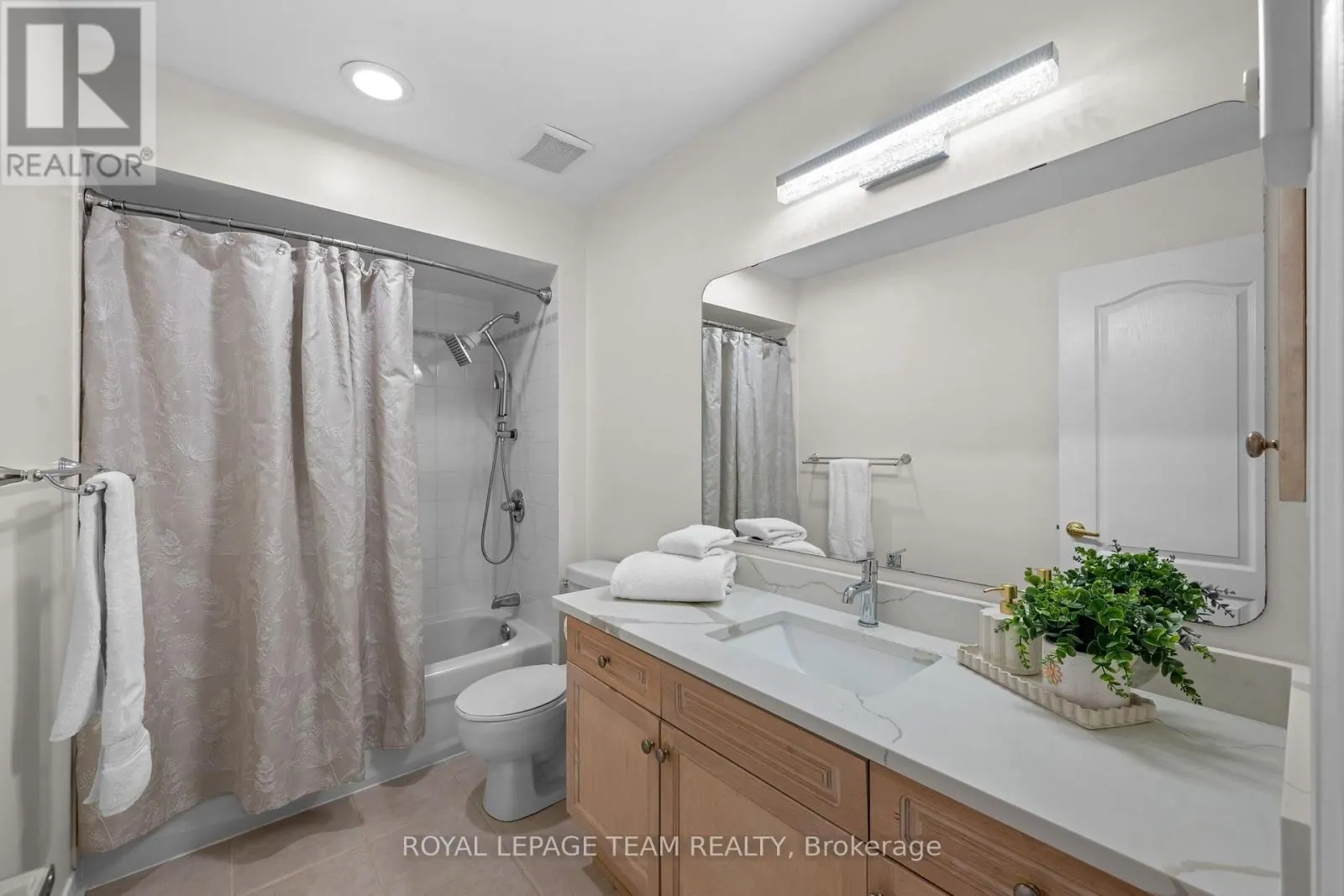 16 SIROCCO CRESCENT