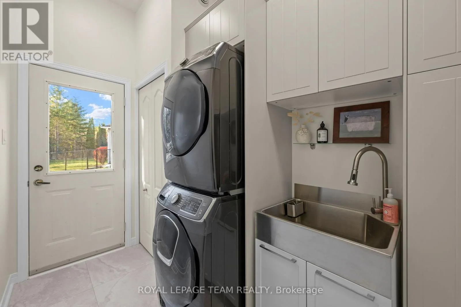 16 SIROCCO CRESCENT