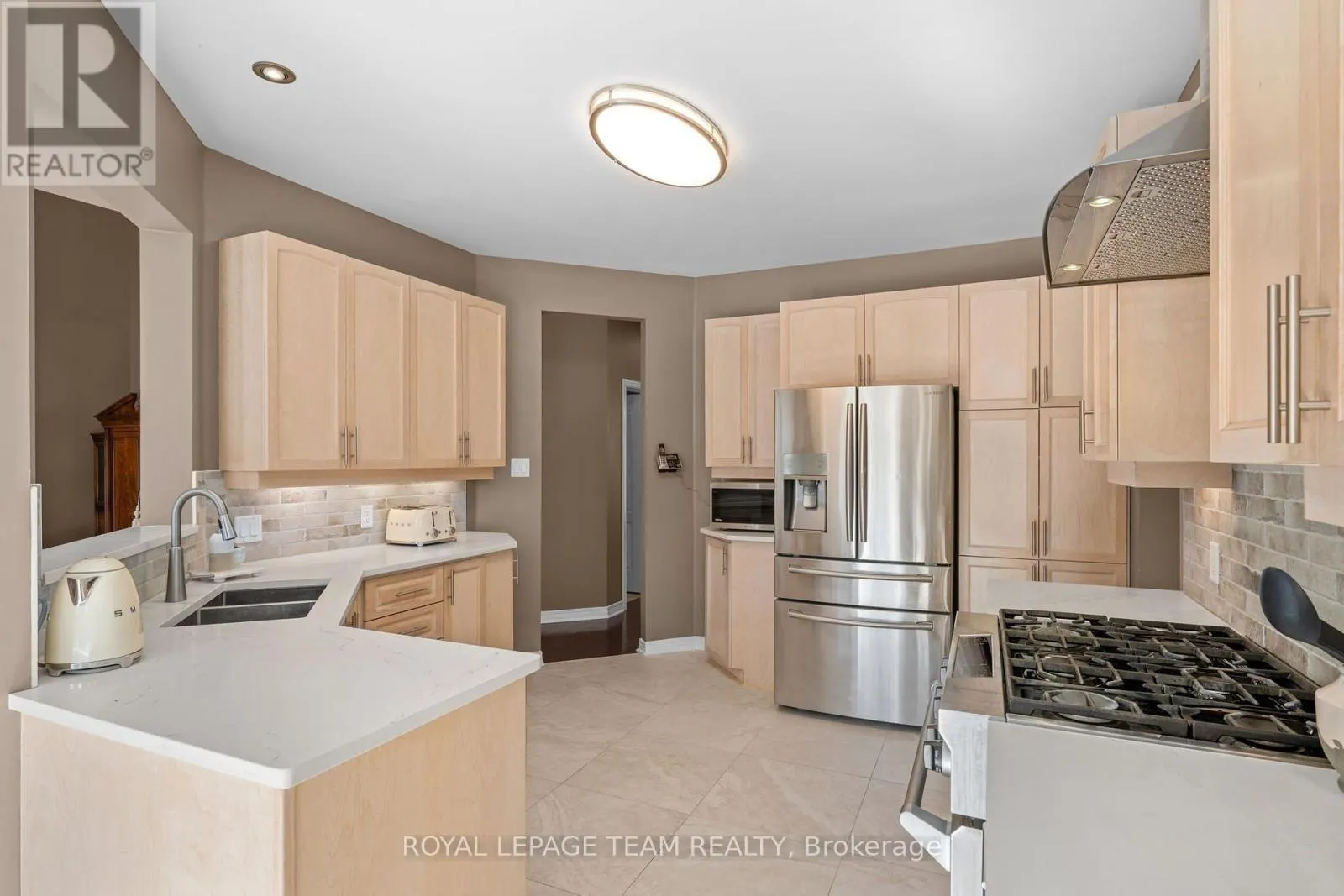 16 SIROCCO CRESCENT