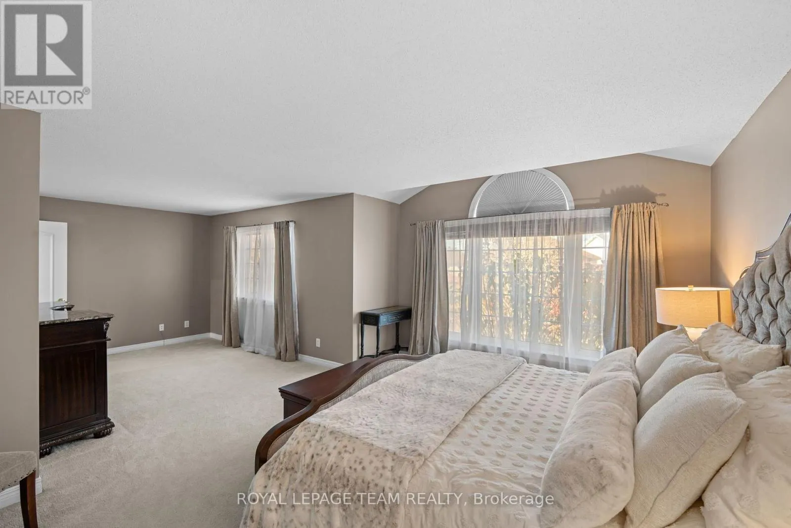 16 SIROCCO CRESCENT