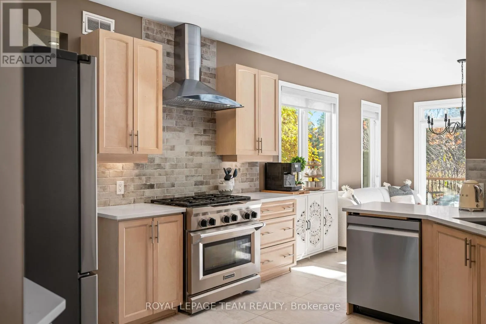16 SIROCCO CRESCENT