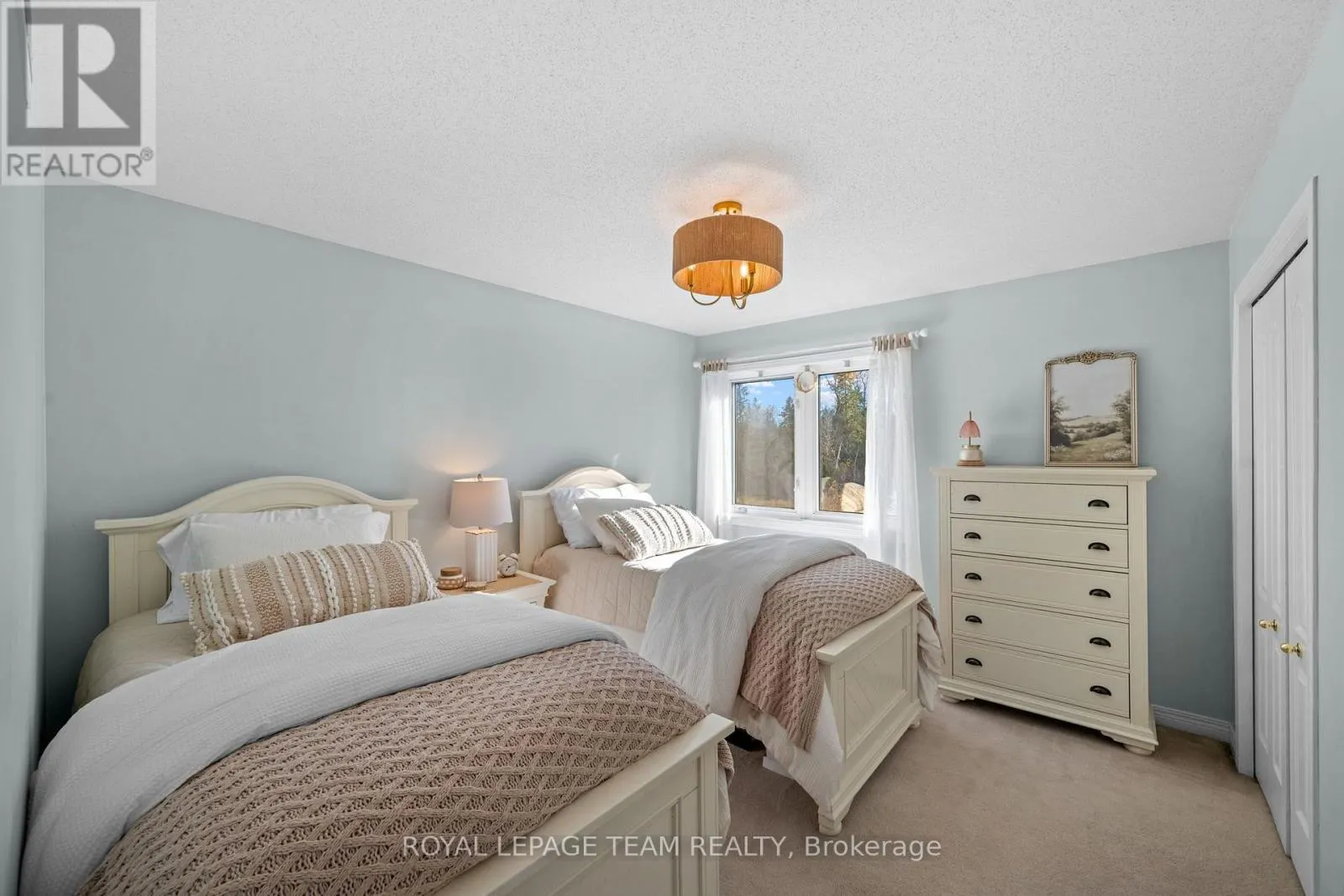 16 SIROCCO CRESCENT