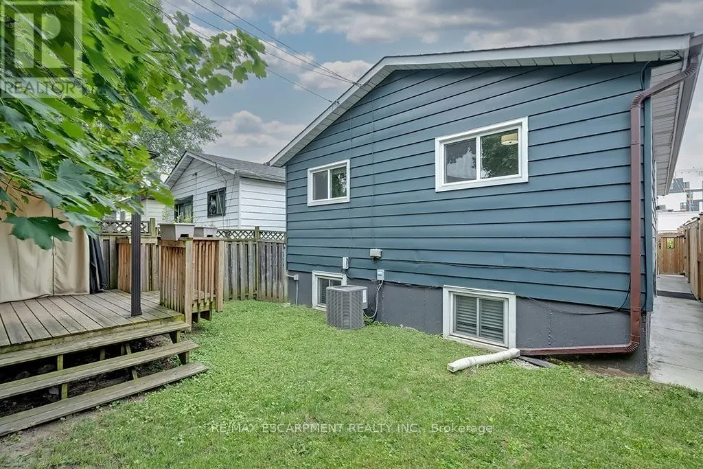 LOWER - 7 GARSIDE AVENUE S