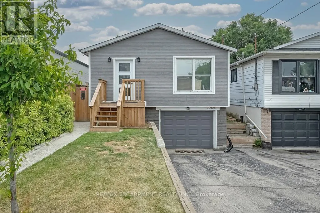 LOWER - 7 GARSIDE AVENUE S