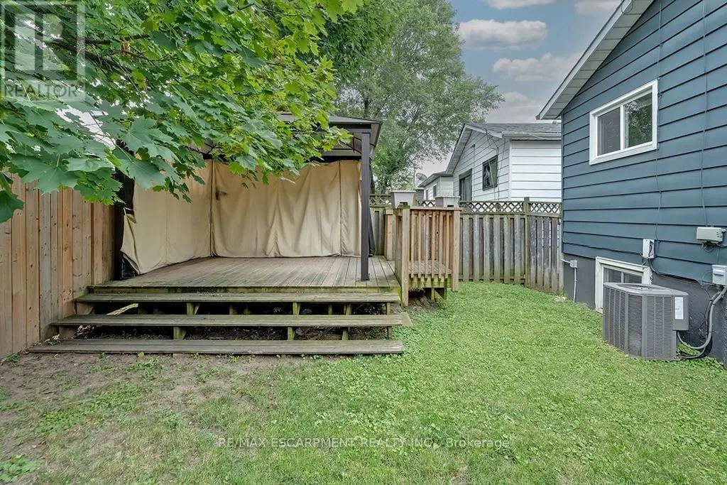 LOWER - 7 GARSIDE AVENUE S