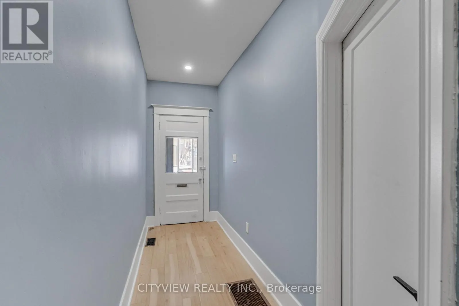 382 BEACH ROAD