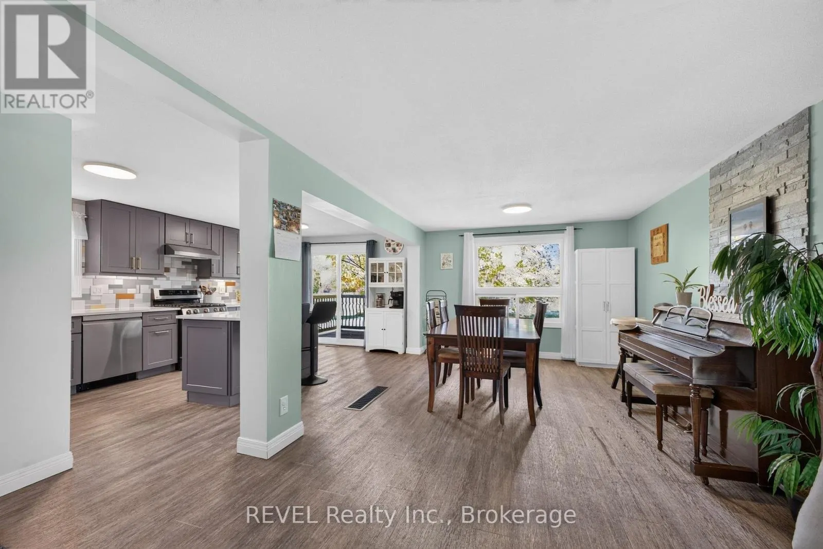 2984 HOLLOWAY BAY ROAD