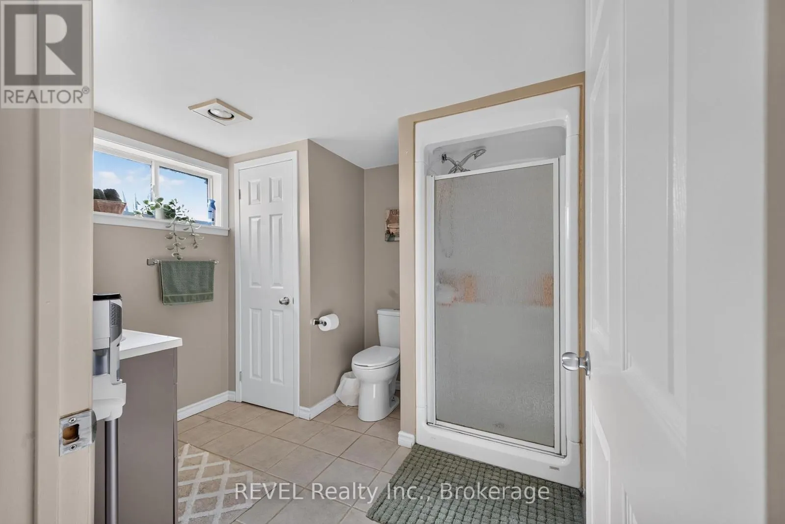 2984 HOLLOWAY BAY ROAD