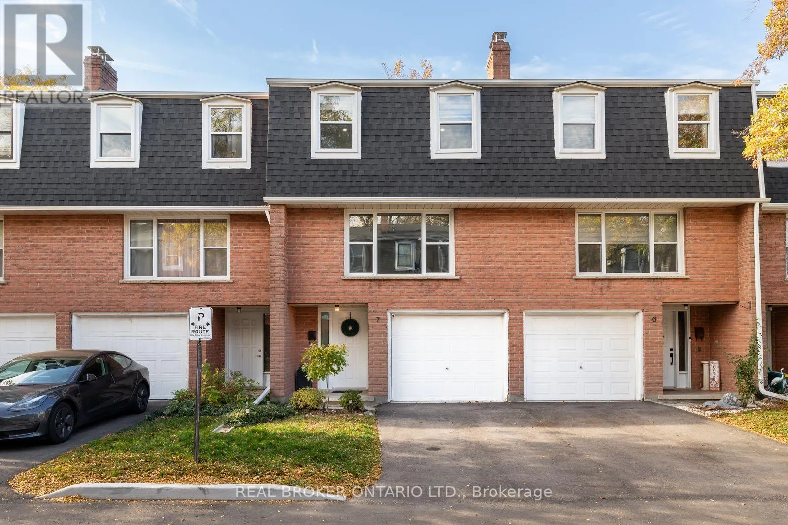 7 - 100 BLUEVALE STREET N