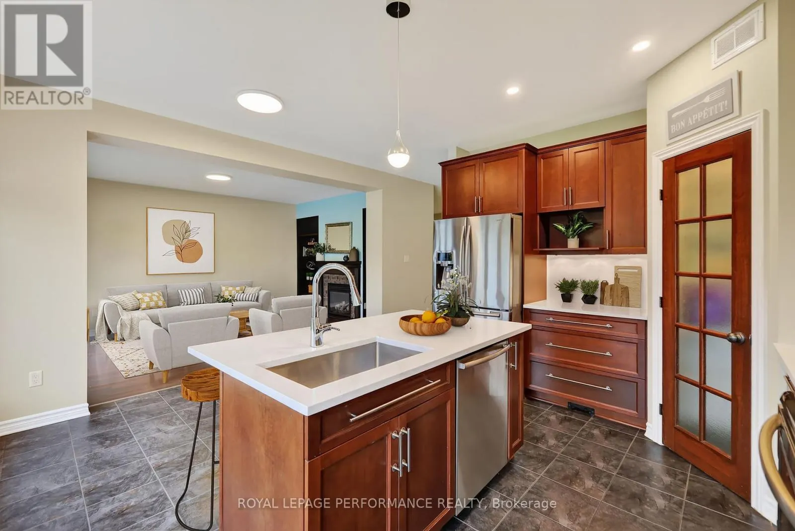 816 AZURE STREET