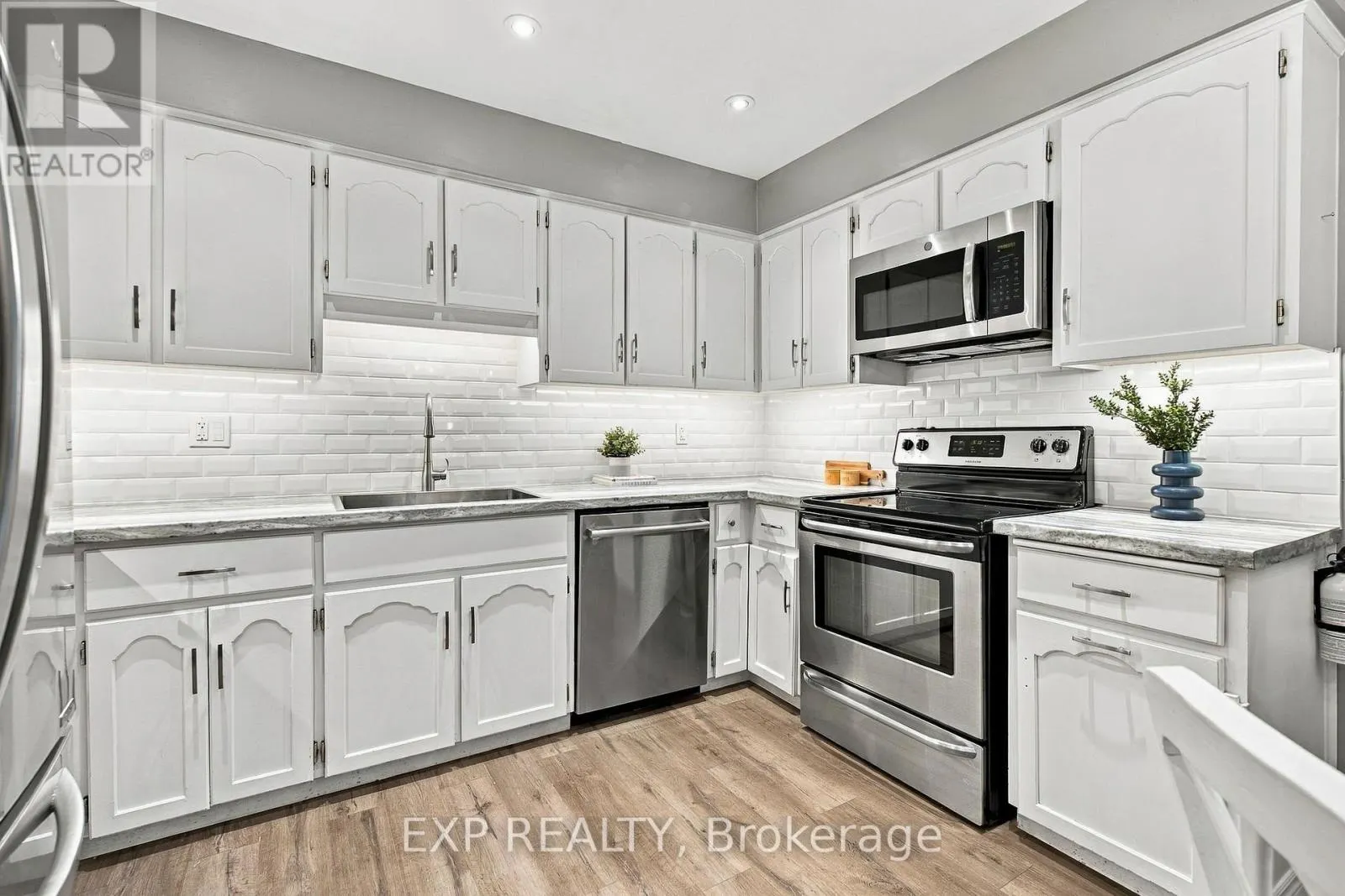 10 - 100 INKERMAN STREET