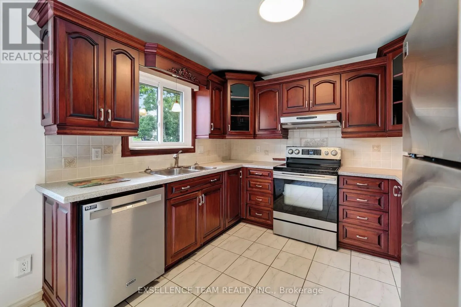 1518 BLAKELY DRIVE