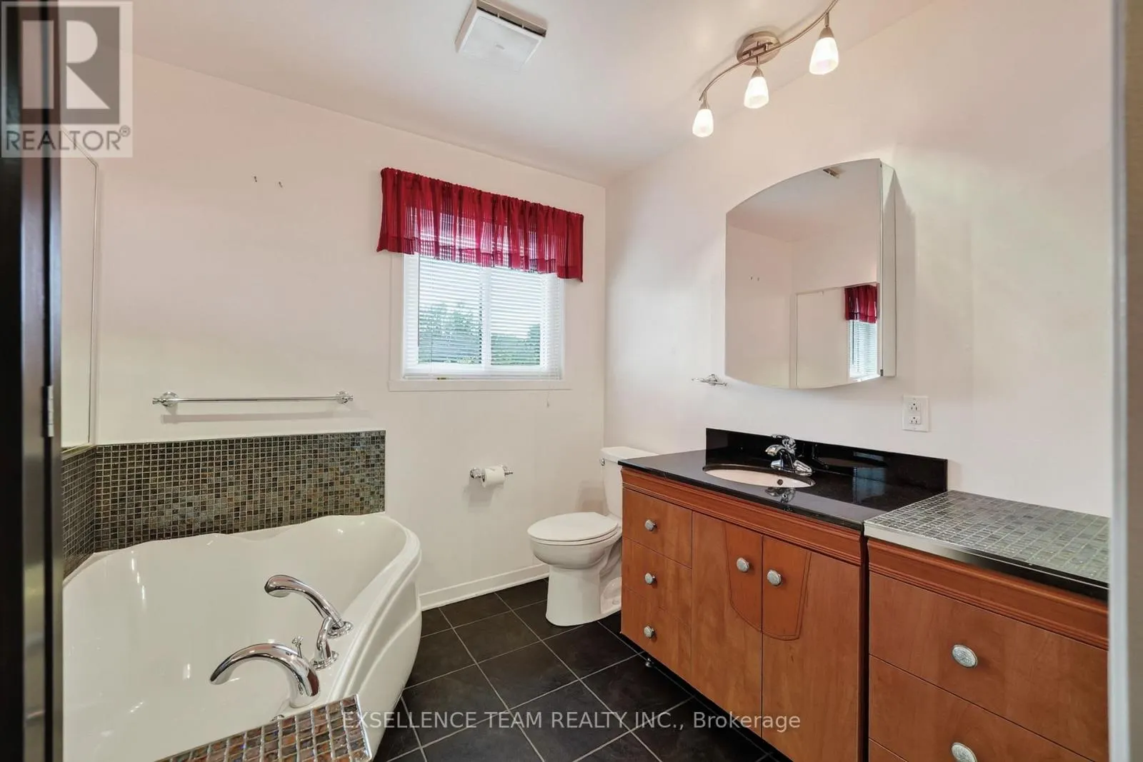1518 BLAKELY DRIVE
