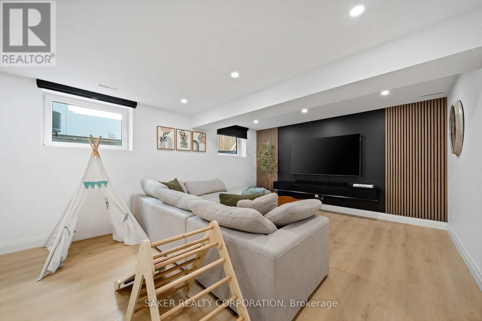 158 WINLOW WAY