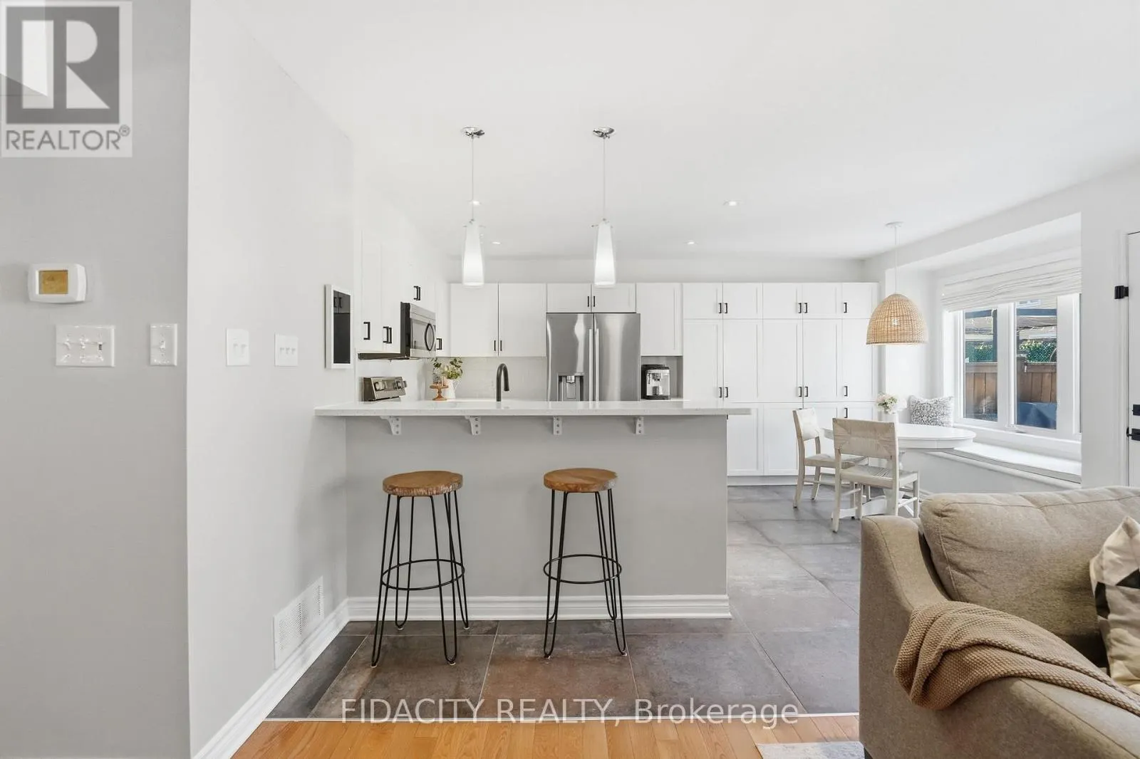 206 MISTRAL WAY