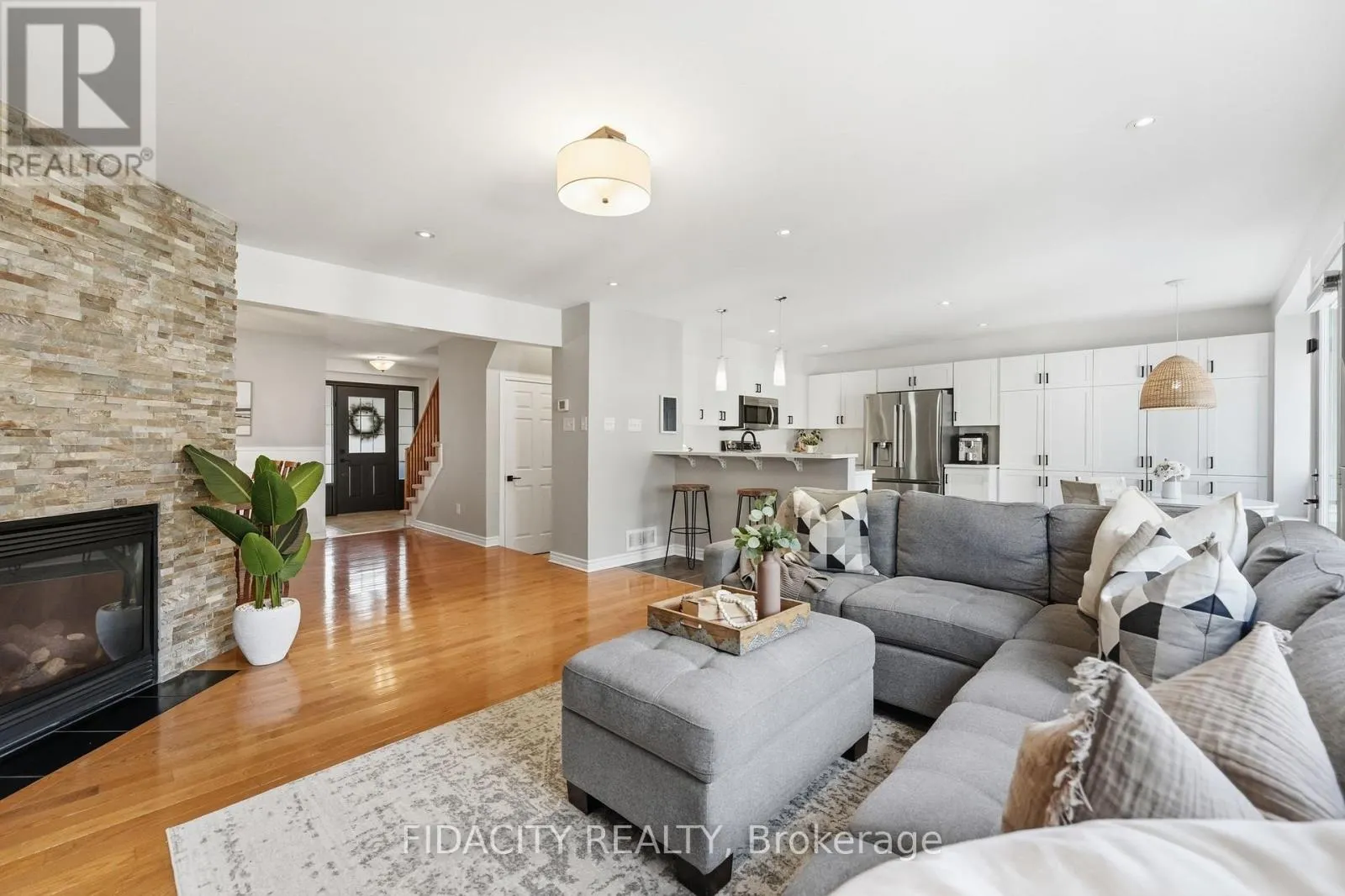 206 MISTRAL WAY