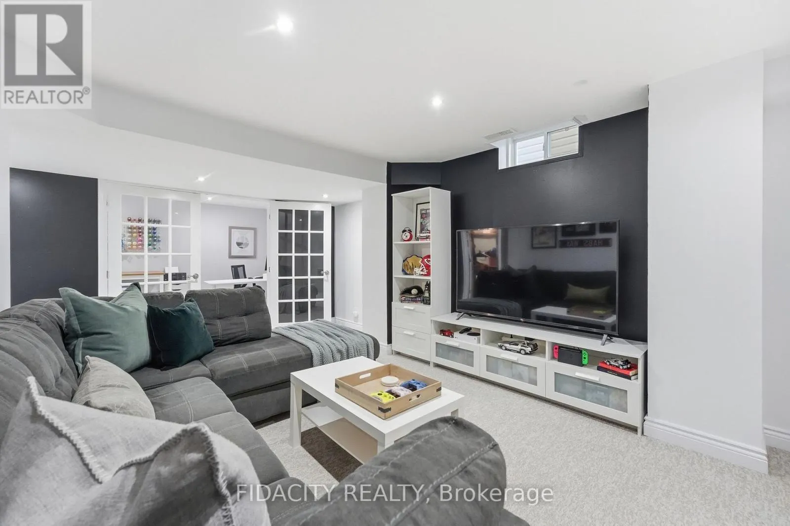 206 MISTRAL WAY