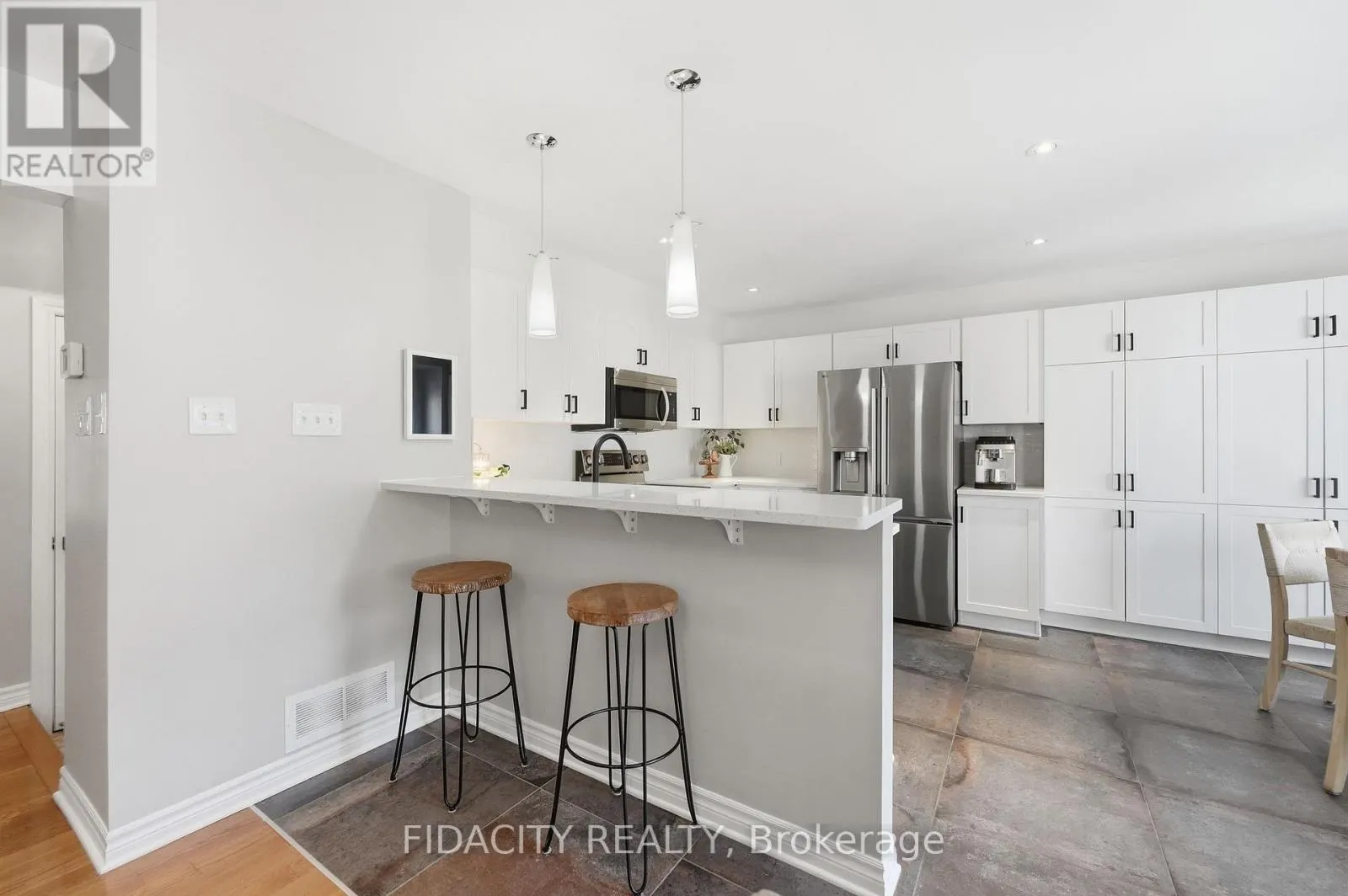 206 MISTRAL WAY