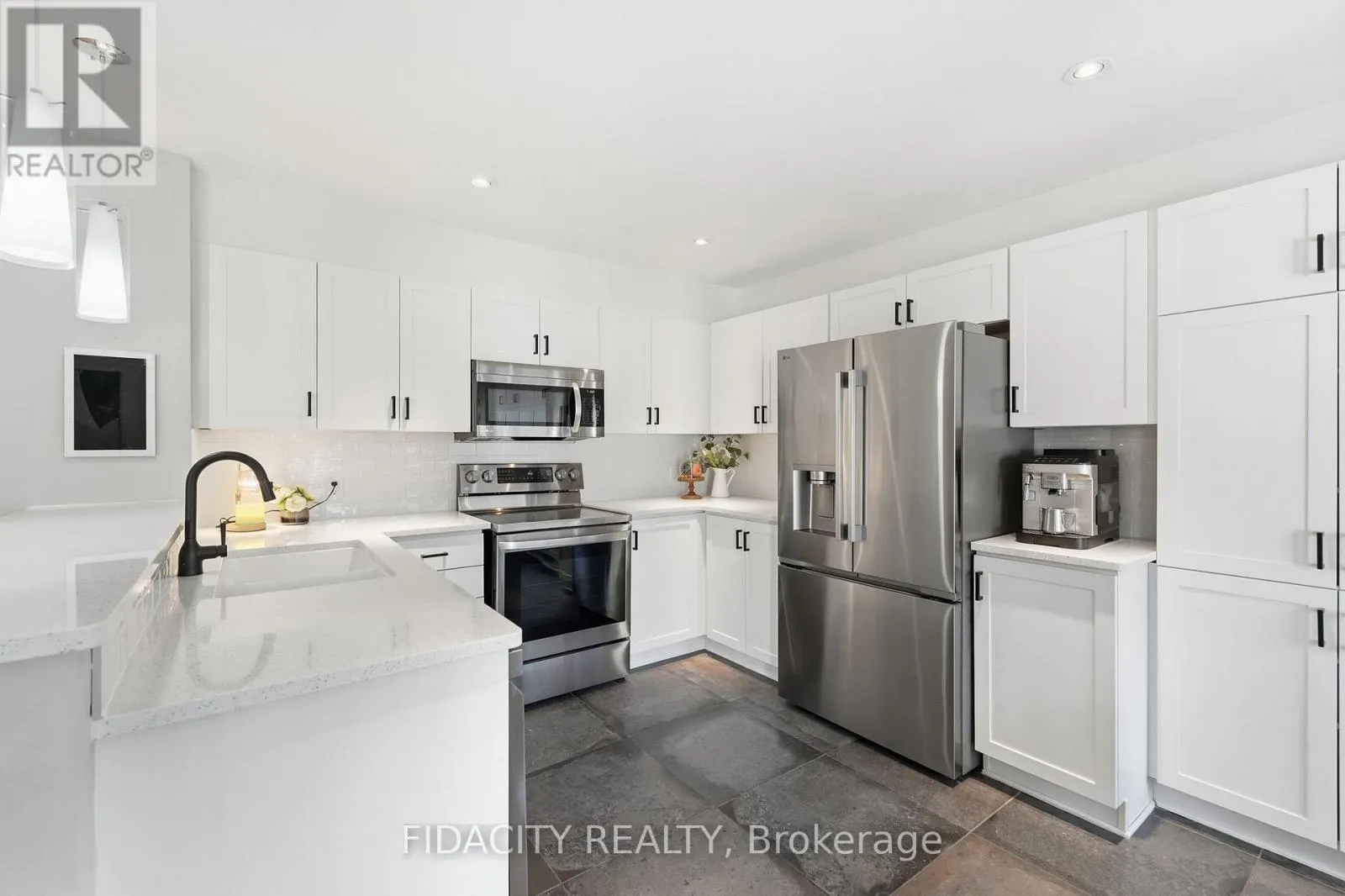 206 MISTRAL WAY