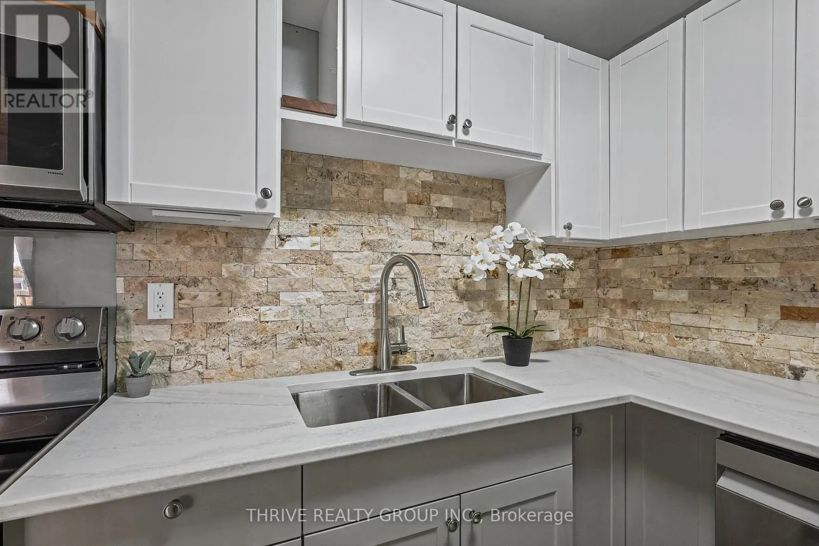 308 - 1580 ERNEST AVENUE #308