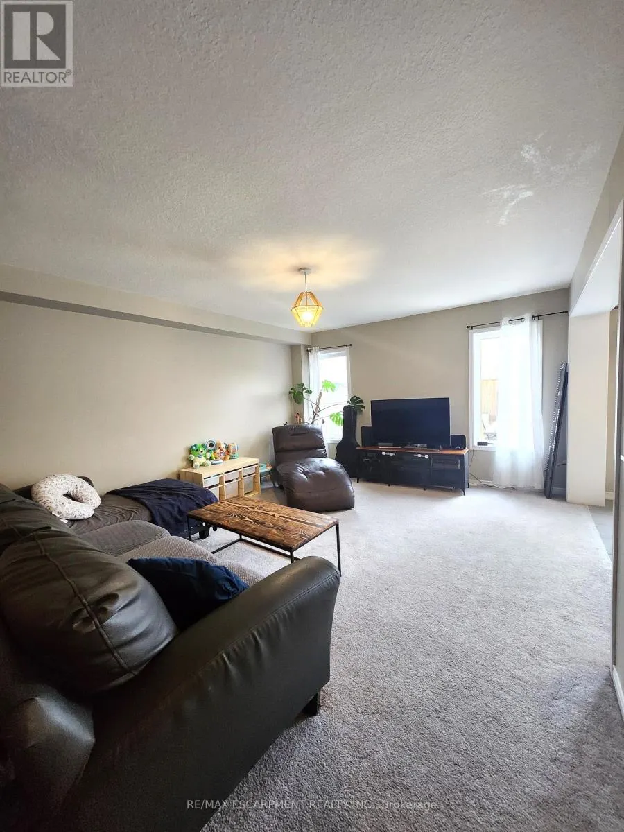 111 WARNER LANE